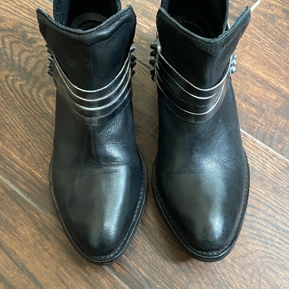 Diba's Skylar Black and Silver Ankle Booties, size 7.5M - Picture 5 of 13